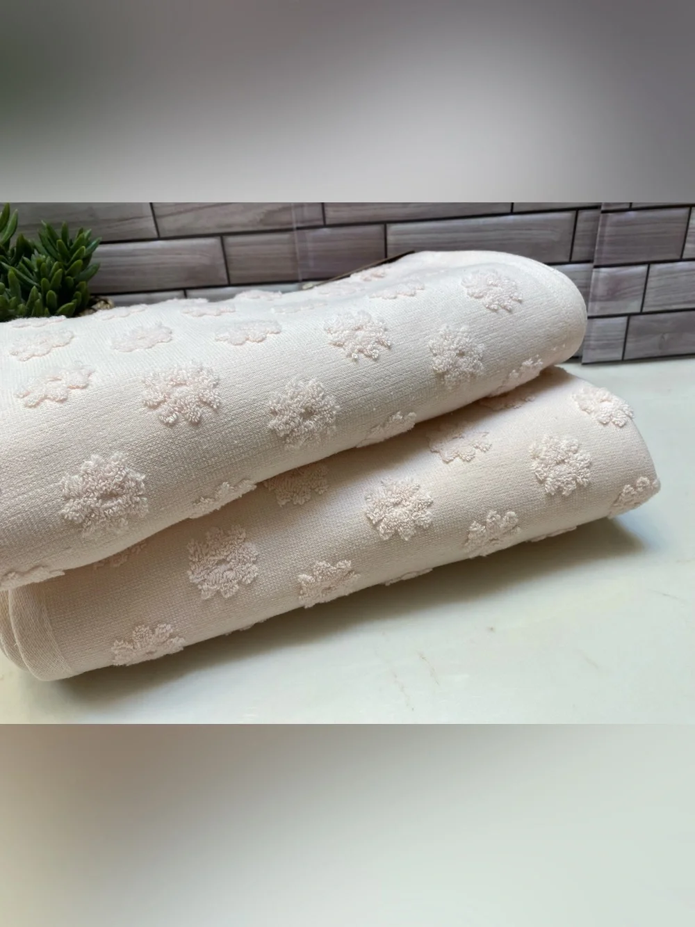 cupcakes and cashmere❤️Cotton  Floral(2) Bath Towels Baby Pink NWT